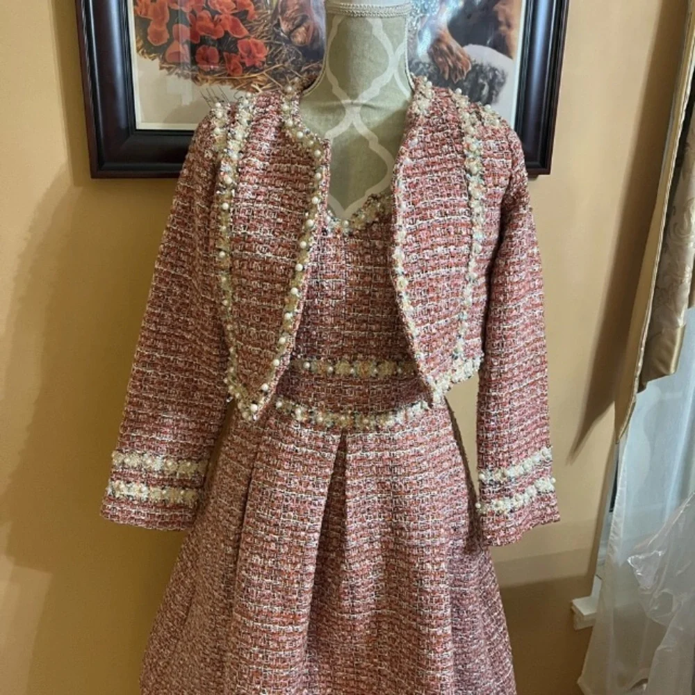 ⭐️SOLD⭐️Gorgeous tweed and pearl Jacket and Dress set - Picture 12 of 16